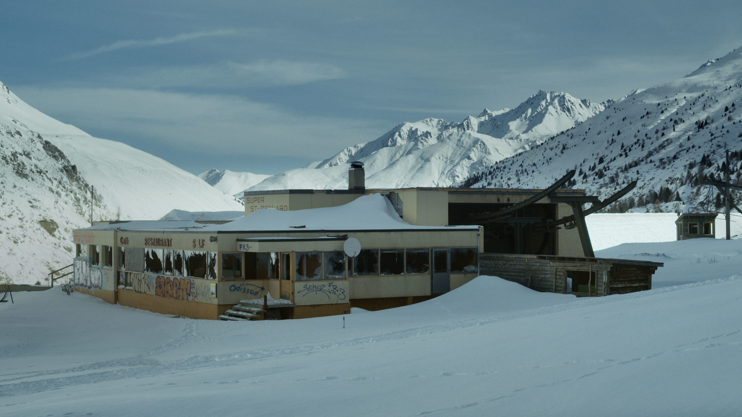 The Ghost Resorts - Black Crows - Super Saint Bernard