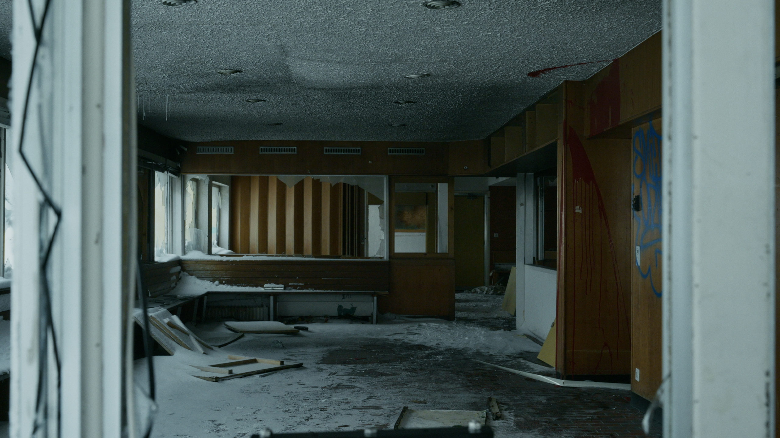 The Ghost Resorts - Black Crows - Super Saint Bernard